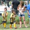 Britney Spears com os filhos Jayden e Sean em Woodland Hills. A cantora dará voz à trilha sonora do longa 'Os Smurfs 2'