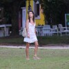 Alessandra Ambrosio faz passeio por Trancoso, na Bahia