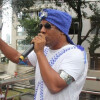 Cantor Márcio Victor faz show em trio na Bahia após cirurgia no Carnaval.