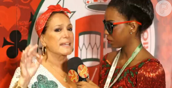 Susana Vieira conversa com Luane Dias em camarote da Sapucaí no desfile das campeãs. Entrevista é divulgada no programa 'Esquenta' neste domingo, dia 22 de fevereiro de 2015.