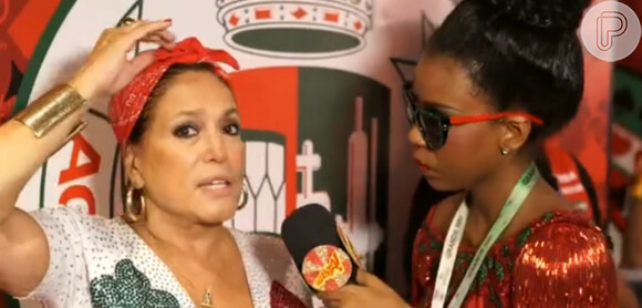 Susana Vieira diz à Luane Dias que usa lenço de mercado popular de São Paulo, em entevista divulgada no programa 'Esquenta' neste domingo, dia 22 de fevereiro de 2015.
