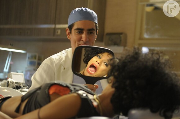 Taís Araújo interpreta a vigarista Sheila em 'O Dentista Mascarado'