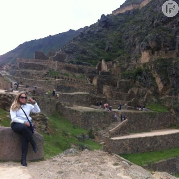 Susana Vieira posa durante gravações de 'Amor à Vida', no Peru. Ela voltou de viagem na semana passada