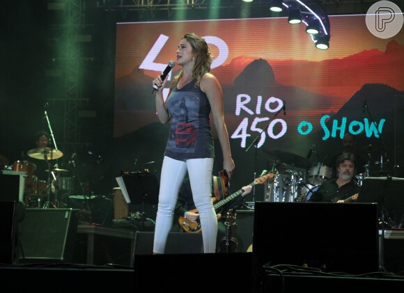Fernanda Gentil apresentou o evento em homenagem aos 450 anos do Rio, realizado na noite deste sábado (28 de fevereiro de 2015)