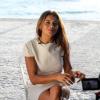 A atriz esbanjou elegância na orla da praia do Arpoador, no fim da tarde desta segunda-feira (22)