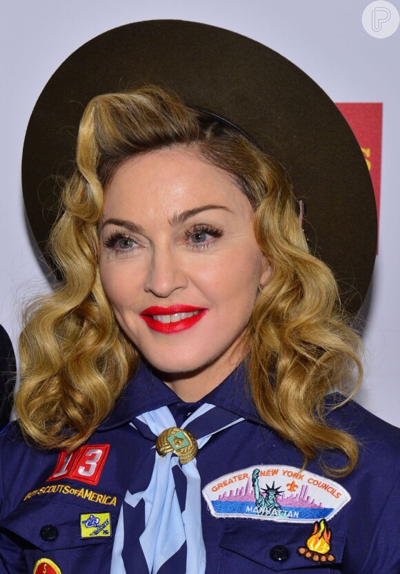 Madonna vai exibir alguns figurinos usados ao longo dos 30 anos de carreira para promover a própria coleção de roupas na Macy's, em Los Angeles, que vai acontecer no dia 25 de abril de 2013