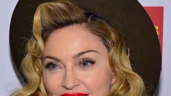 Madonna expõe figurinos marcantes na Macy's para promover linha de roupas
