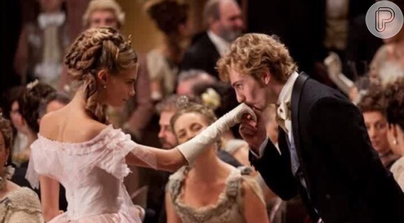 Em 'Anna Karenina', exibido nas telonas em 2012, Cara contracenou com Jude Law