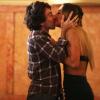 Sabrina Sato beija o ator Rodrigo Pandolfo em cena do filme 'O Concurso', com estreia prevista para o dia 19 de julho de 2013