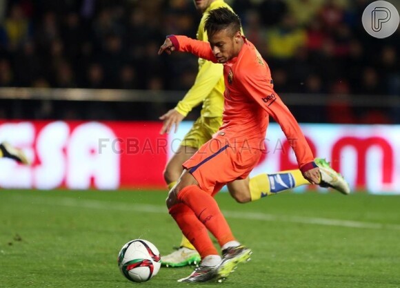 Neymar coloca o Barcelona na final da Copa do Rei e supera Romário em gols