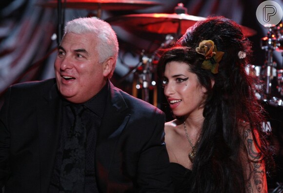 Mitch Winehouse, o pai de Amy Winehouse, usou seu Twitter para dar um fim à polêmica envolvida com o cover de 'Back to Black', feito para a trilha do filme 'O Grande Gatsby', no último domingo, 21 de abril de 2013