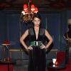 Adriana Lima também apostou em macacão para o jantar promovido pela Balmain após o desfile da grife na Semana de Moda de Paris, na França