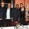 Jared Leto, Lewis Hamilton, Kanye West, Olivier Rousteing e Kim Kardashian posam no jantar promovido pela Balmain após o desfile da grife na Semana de Moda de Paris, na França