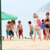 Fernanda Lima e Rodrigo Hilbert curtiram a tarde deste sábado, 7 de março de 2015, na praia do Leblon, na Zona Sul do Rio. Durante o passeio, a apresentadora exibiu seu corpão em um maiô 'engana-mamãe' e passou um bom tempo conversando com a atriz Fernanda Torres, com quem se encontrou no local