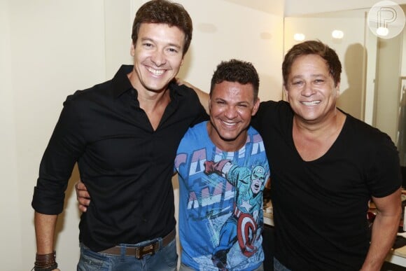 Rodrigo Faro posa com Leonardo e Eduardo Costa