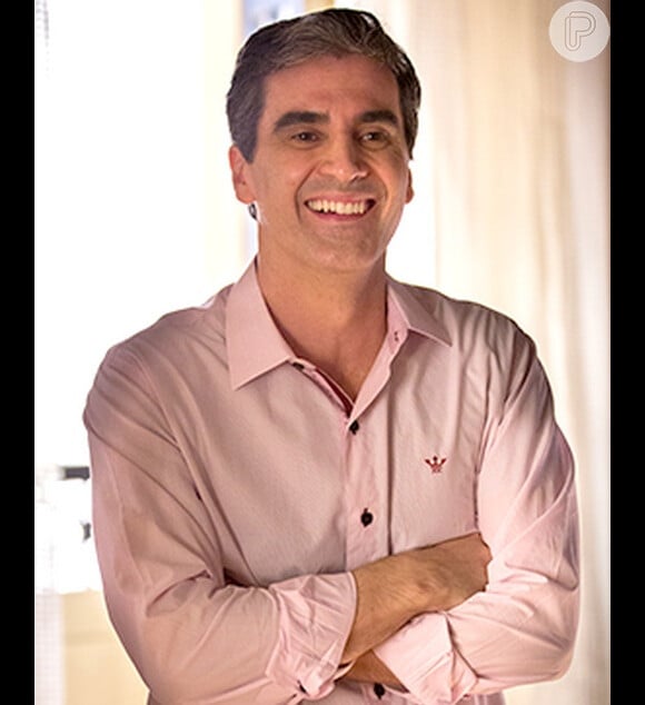 Marcelo Laham é Ronaldo Queiroz, o ambicioso assessor e braço direito de Aderbal Pimenta na prefeitura de Jatobá, na novela 'Babilônia'
