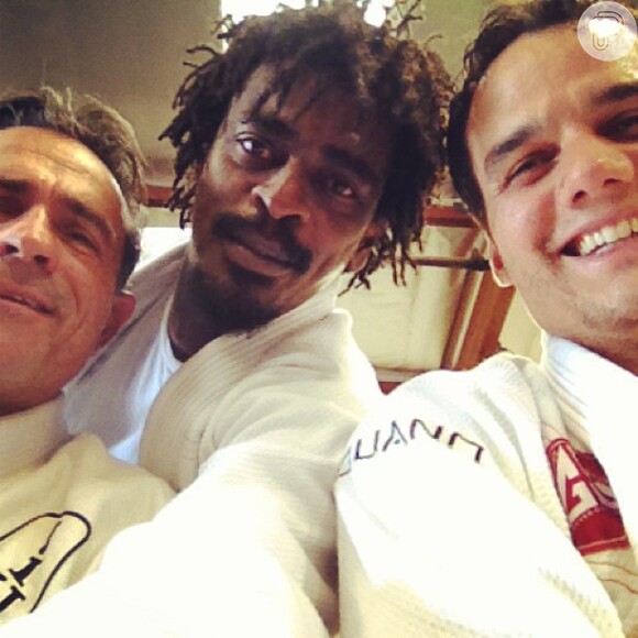 Seu Jorge posta foto com Wagner Moura e com Joinha, empresário de Anderson Silva