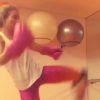 No vídeo, é possível ver Angélica dando chutes durante seu treino de muay thai