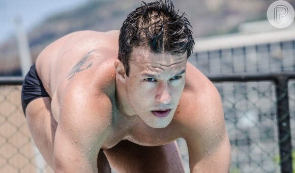 Nando Rodrigues interpreta o nadador Ricardo na novela 'Alto Astral'