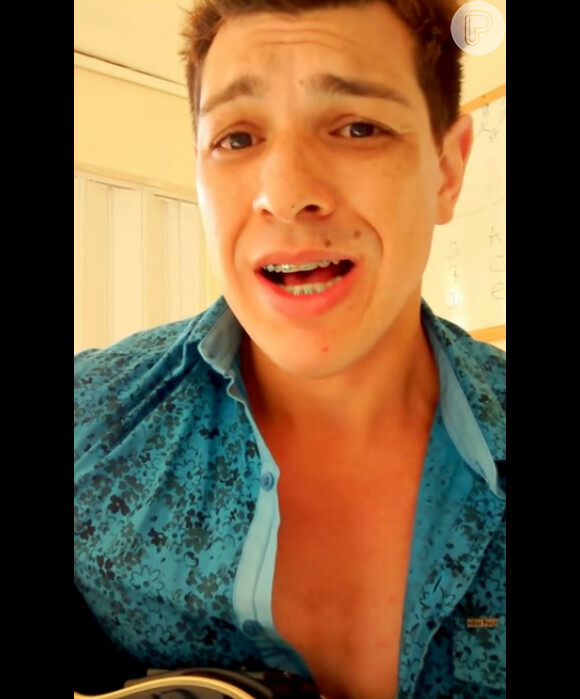 'BBB15': Cézar aparece em campanha política e cantando música sertaneja. Vídeos!