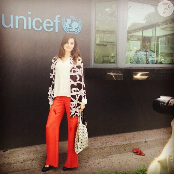 Isabelli Fontana viajou para a Índia a convite da Unicef para missão humanitária