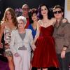 Katy Perry posa com a família, que é toda evangélica, na première de 'Katy Perry: Part of Me'