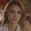 Julia (Isabelle Drummond) fica culpada por ter beijado seu meio-rimão e antecipa o casamento com Edgard (Fernando Belo), em 'Sete Vidas'