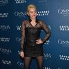 Miley Cyrus usa look curto para curtir festa em boate de Las Vegas, nos Estados Unidos