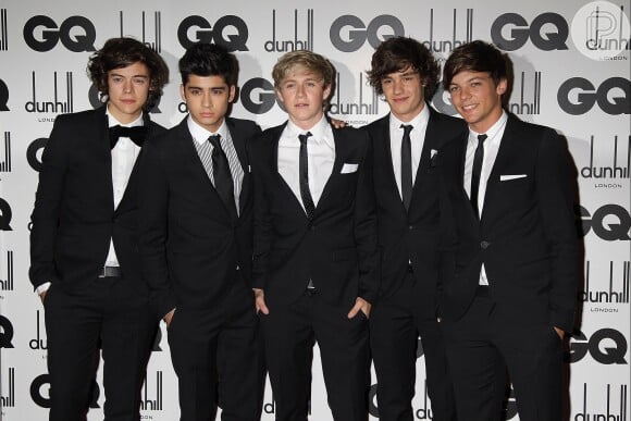 Zayn Malik posa ao lado de seus companheiros de One Direction durante entrega do Prémio GQ de Homem do Ano em 2011, em Londres