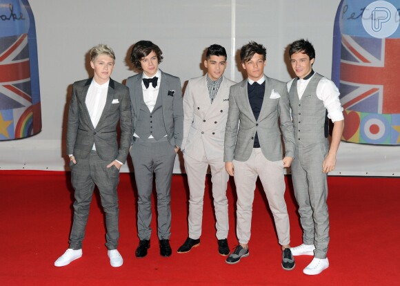 Primeiro prêmio do One Direction foi conquistado no London Brit Awards 2012, com o estrondoso sucesso do single 'What Makes You Beautiful'