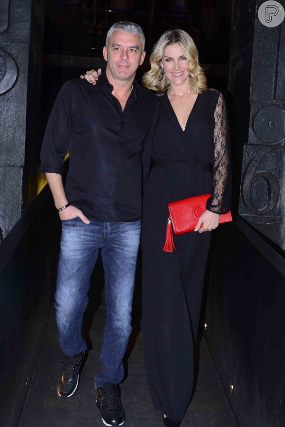 Ana Hickmann foi à festa de Marcos Mion acompanhada do marido, Alexandre Correia