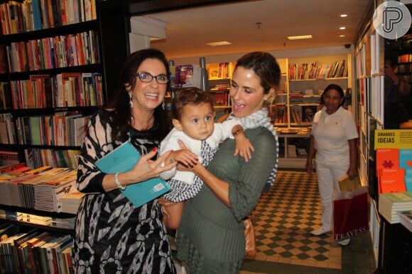 Guilhermina Guinle brincou com a filha, Minna, em lançamento de livro