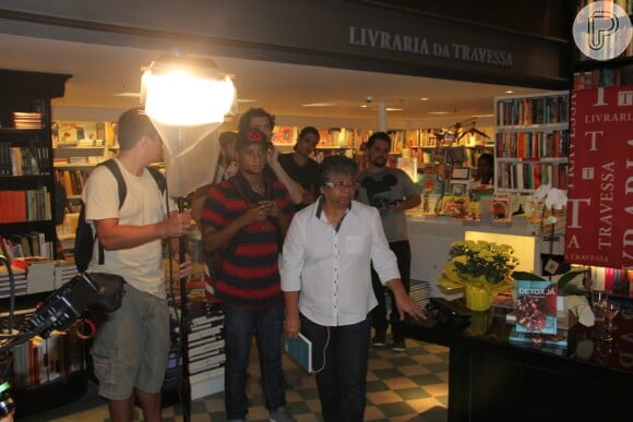 Marlene Mattos foi à livraria no Leblon, Zona Sul do Rio, acompanhar Nicole Bahls, a quem vai dirigir na TV