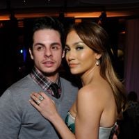 Jennifer Lopez reata namoro com ex, Casper Smart, após rumores de traição