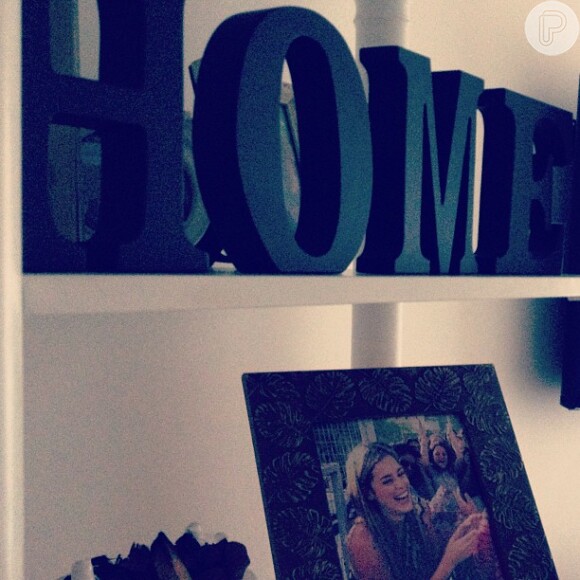 Fiuk posta imagem mostrando o retrato de Sophia Abrahão em 7 de maio de 2013 e escreve: 'Minha casa temporária... ou não, né?'