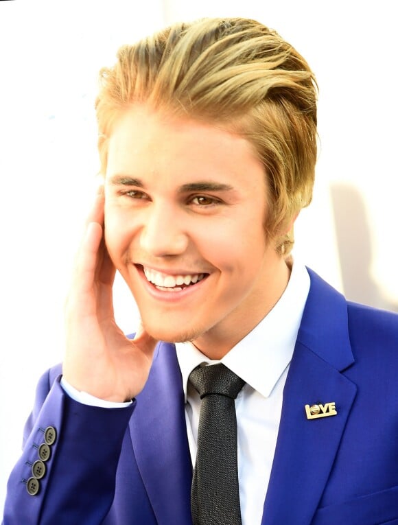 'Nunca ri tanto na minha vida', disse um fã de justin ao assistir o programa 'Roast' tirar sarro de Justin Bieber