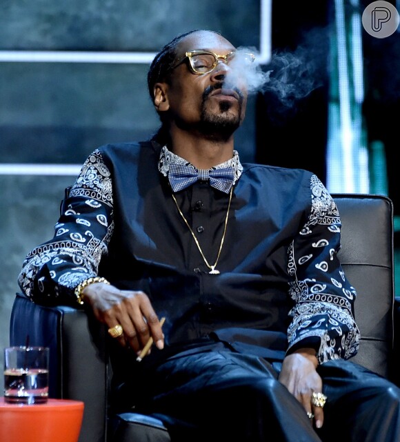 Snoop Dogg fuma no parto do 'Roast', nesta segunda-feira, 30 de março de 2015
