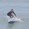 Bianca Rinaldi teve aulas de surfe na praia da Macumba, Zona Oeste do Rio
