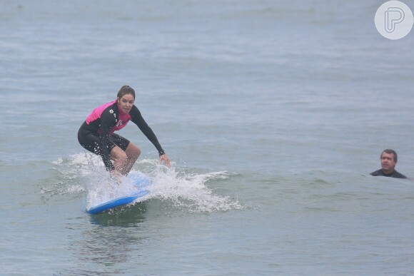 Bianca Rinaldi teve aulas de surfe na praia da Macumba, Zona Oeste do Rio