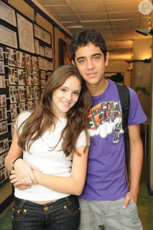 O primeiro par romântco de Isabelle Drummond com Miguel Rômulo aconteceu na novela 'Caras & Bocas', exibida entre 2009 e 2010