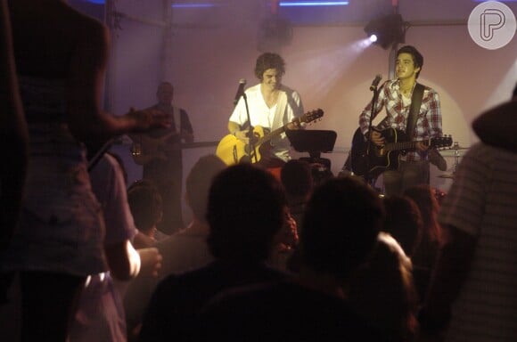 Fiuk e Luan Santana cantaram juntos na novela 'Malhação'