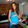 Mariana Rios brincou no Dia da Mentira e fingiu estar com barrigão de grávida