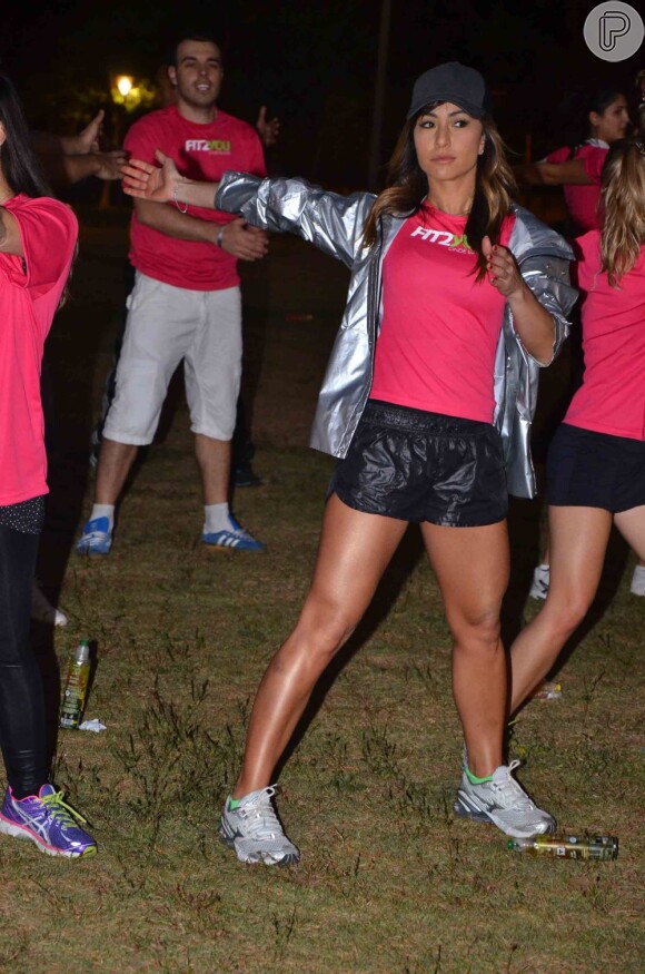 Sabrina Sato participa de aula de ginástica em São Paulo