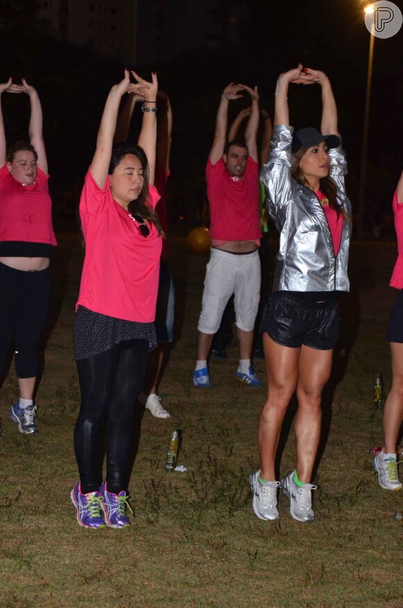 Sabrina Sato se exercita com a mãe, Dona Kika, durante evento em São Paulo
