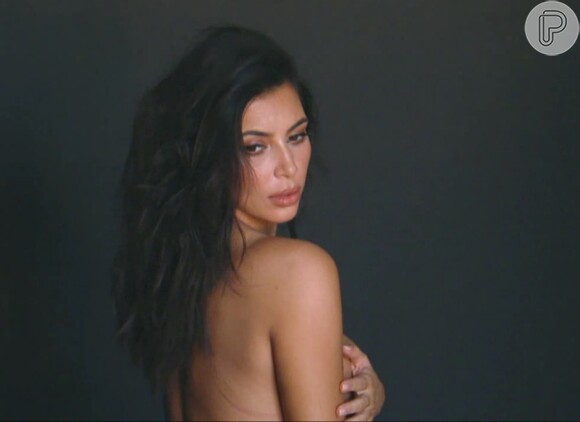 Kim Kardashian aparece nua em vídeo promocional para o seu programa, no canal E!