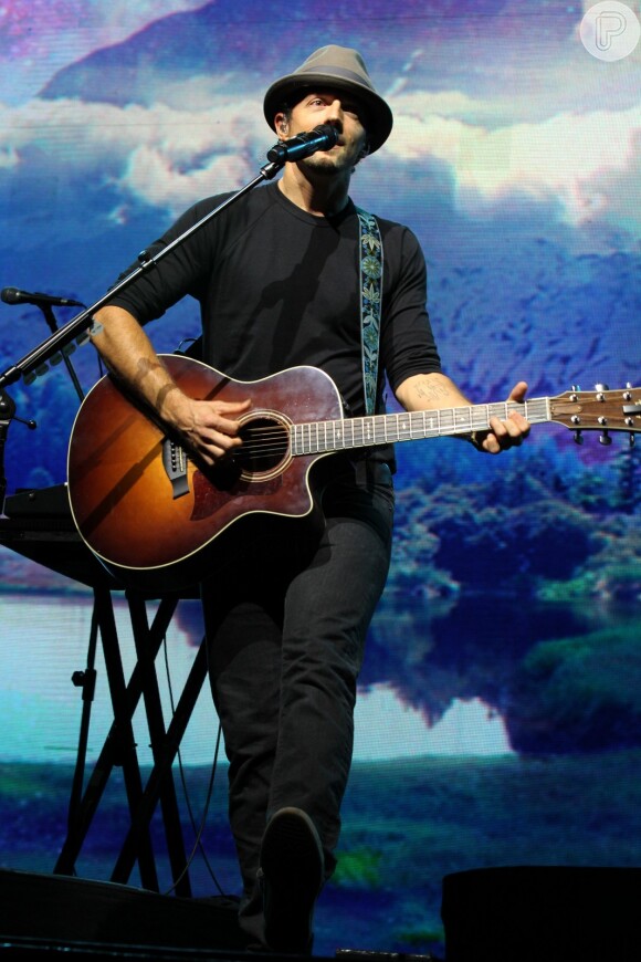 O cantor americano Jason Mraz subiu ao palco de uma casa de shows na Barra da Tijuca, Zona Oeste do Rio de Janeiro, nesta quarta-feira, 8 de abril de 2015