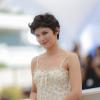 Audrey Tautou exibiu sua beleza ao chegar no Festival Internacional de Cinema de Cannes, na França