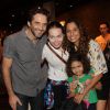 Camila Pitanga leva o namorado, Sergio Sivieero, e a filha, Antonia, para assistir à peça 'Mas por que??! - A História de Elvis', no Rio de Janeiro, neste sábado, 11 de abril de 2015