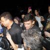 Ronaldo chega sob holofotes a São Paulo Fashion Week. Ex-jogador foi rodeado pela imprensa ao chegar para assistir aos desfiles do evento, no qual a namorada, Celina Locks, atravessou a passarela
