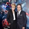 Mark Ruffalo e a mulher, Sunrise Coigney, vão juntos ao lançamento do filme 'Os Vingadores 2', em Los Angeles, Estados Unidos